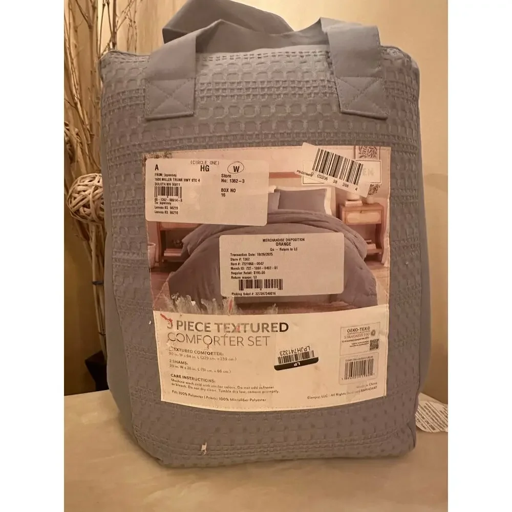 3 Piece Textured Comforter Set SIze Full/Queen